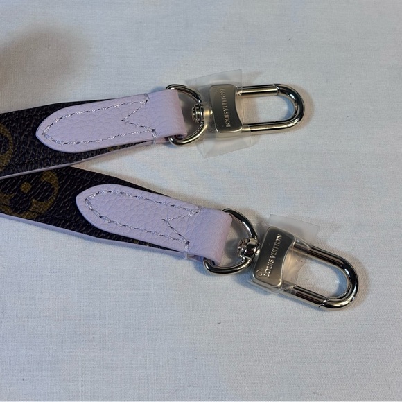 Gorgeous Louis Vuitton Monogram Lilac Strap - Picture 5 of 7